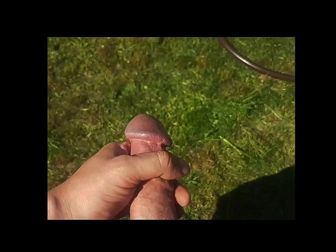 ❤️ Hot hottie gets kanyang pink puki fucked at cums sa isang pumulandit sa isang summer garden ️ Homemade porn sa amin ☑