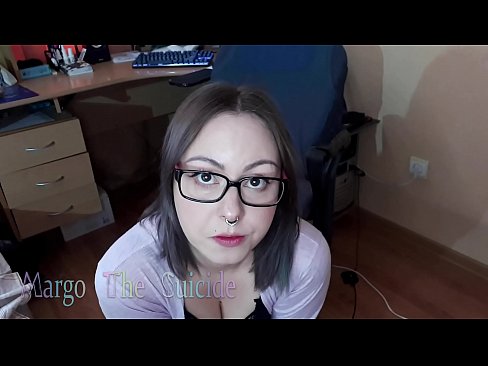 ❤️ Ang Sexy na Babae na may Salamin ay Sumipsip ng Dildo sa Camera ️ Homemade porn sa amin ☑