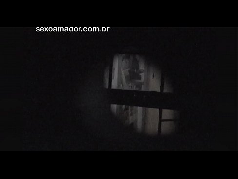 ❤️ Si Blondie ay lihim na nakunan ng video ng isang voyeur ng kapitbahayan na nakatago sa likod ng mga guwang na brick ️ Homemade porn sa amin ☑