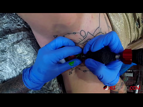 ❤️ Nagpa-tattoo sa kanyang klitoris ang sobrang tattoo na hottie na si Sully Savage ️ Homemade porn sa amin ☑